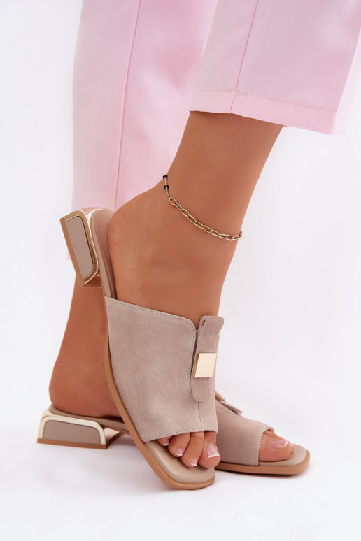 Elegantiško stiliaus Moteriškos šlepetės natūralios zomšosoĮa D&A JC61-1002 smėlio spalvos