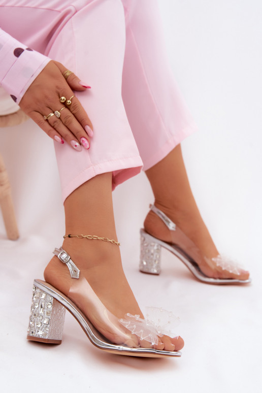 basutės su kulniukais su spindinčiomis akutėmis SiateczkoĮa su kaspinėliais D&A MR61-9010 sidabro spalvos