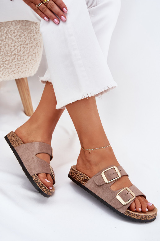 Moteriškos šlepetėssuiš eko zomšosu aukso spalvos su sagtelėmis smėlio spalvos Vorella