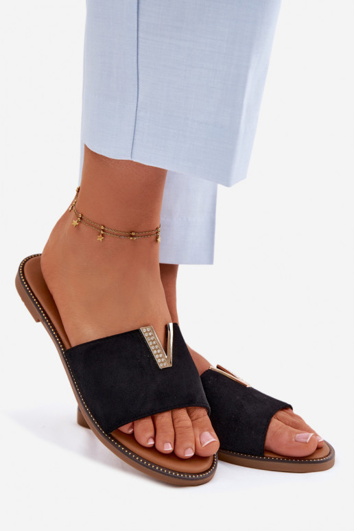 Šlepetės Moteriškas butas Su puošniais Detalem V juodos spalvos Nelmira