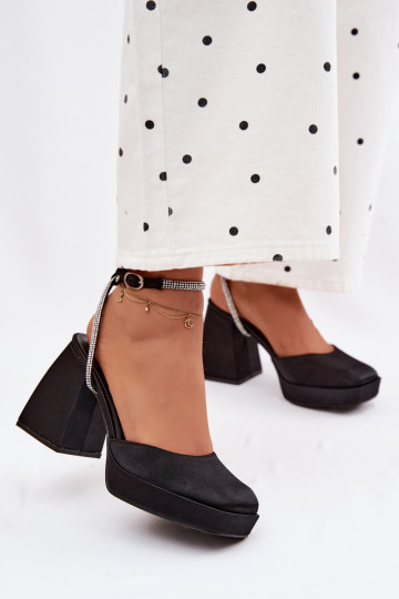 Moteriškos basutės Ant masyvių kulnų Typu Słupek Pasek su tviskančiomis akutėmis juodos spalvos Seraphina