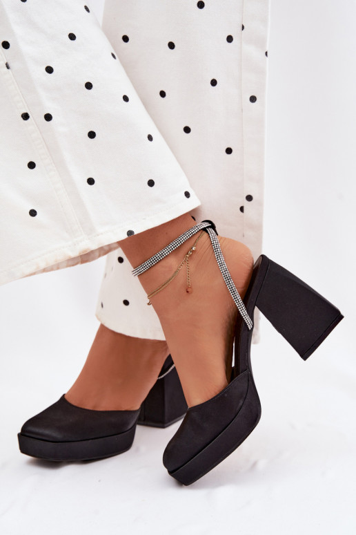 Moteriškos basutės Ant masyvių kulnų Typu Słupek Pasek su tviskančiomis akutėmis juodos spalvos Seraphina