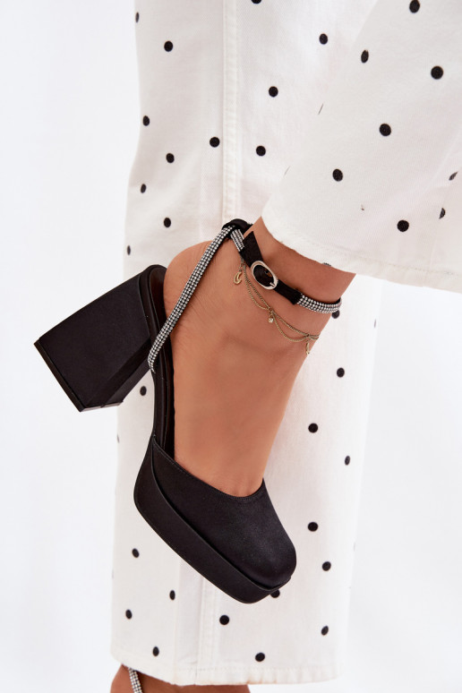 Moteriškos basutės Ant masyvių kulnų Typu Słupek Pasek su tviskančiomis akutėmis juodos spalvos Seraphina