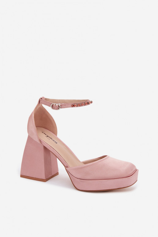 basutės su kulniukaissuSatynoĮym INykończeniem Szampańskie Calistae