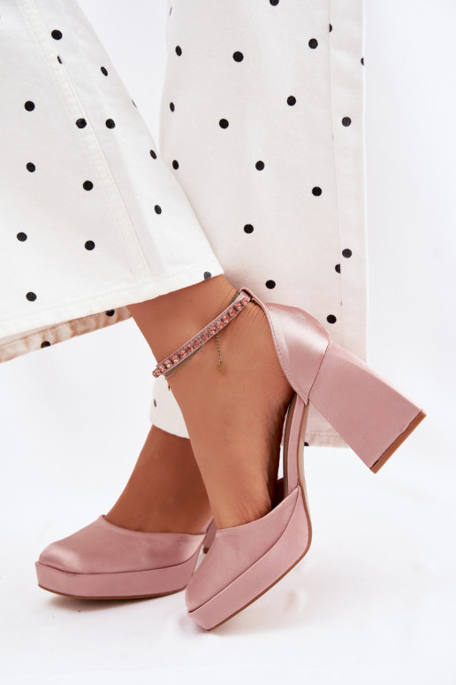 basutės su kulniukaissuSatynoĮym INykończeniem Szampańskie Calistae