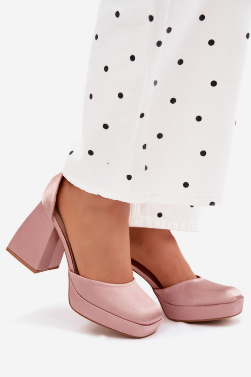 basutės su kulniukaissuSatynoĮym INykończeniem Szampańskie Calistae