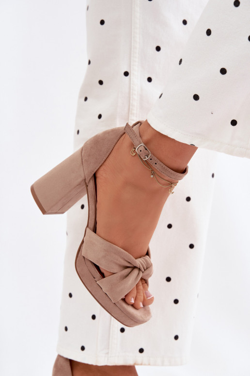 Moteriškos aukštakulnės basutėssuImitacji iš zomšosu smėlio spalvos Rosetta