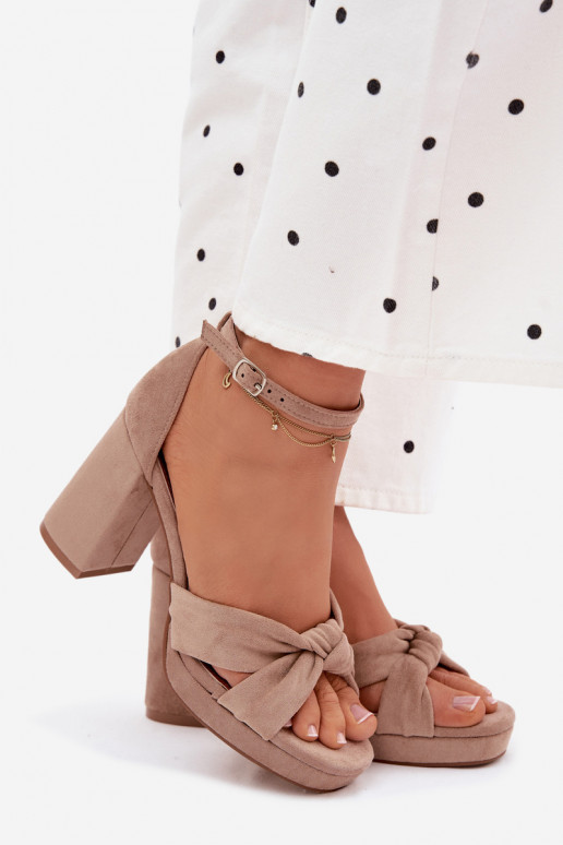 Moteriškos aukštakulnės basutėssuImitacji iš zomšosu smėlio spalvos Rosetta