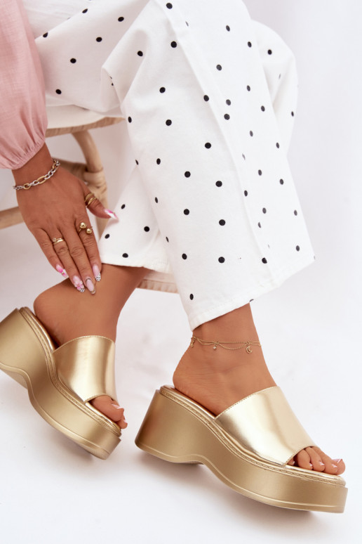 Moteriškos šlepetės su platforma aukso spalvos Virelia