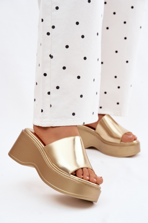 Moteriškos šlepetės su platforma aukso spalvos Virelia