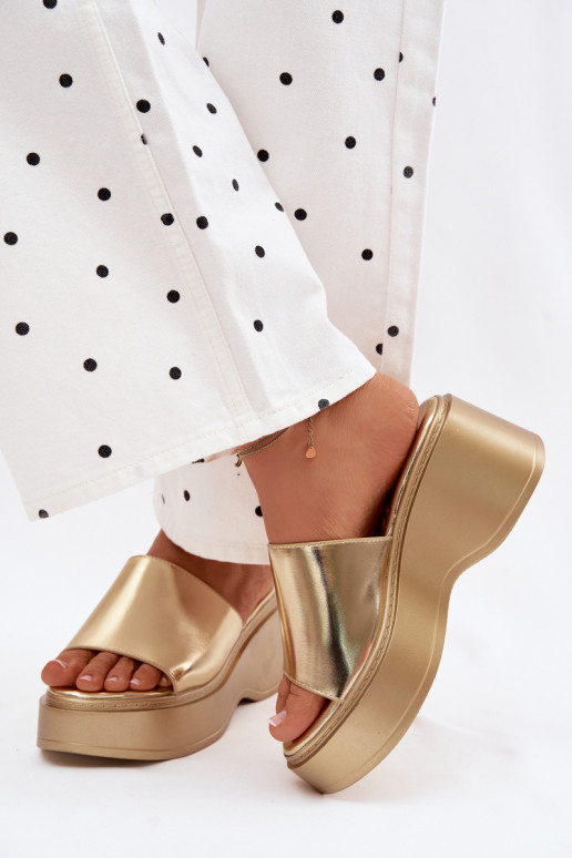 Moteriškos šlepetės su platforma aukso spalvos Virelia