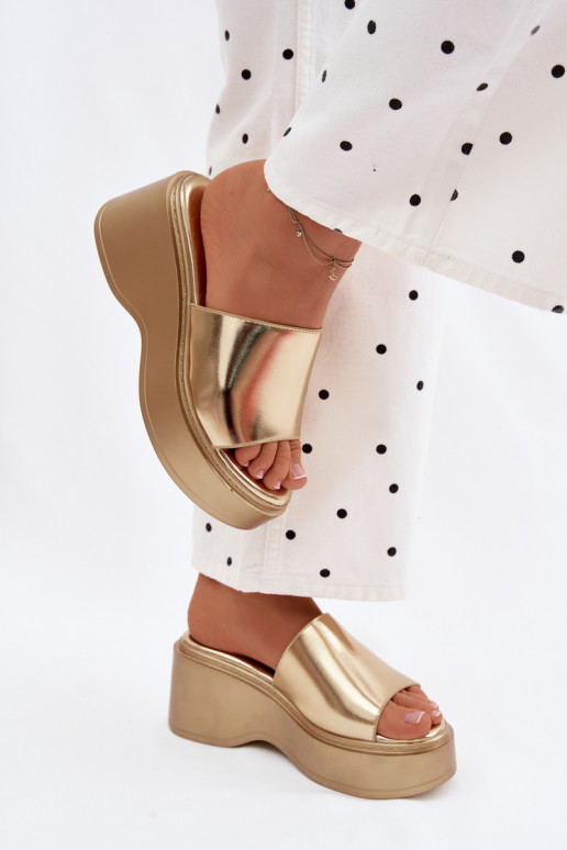 Moteriškos šlepetės su platforma aukso spalvos Virelia