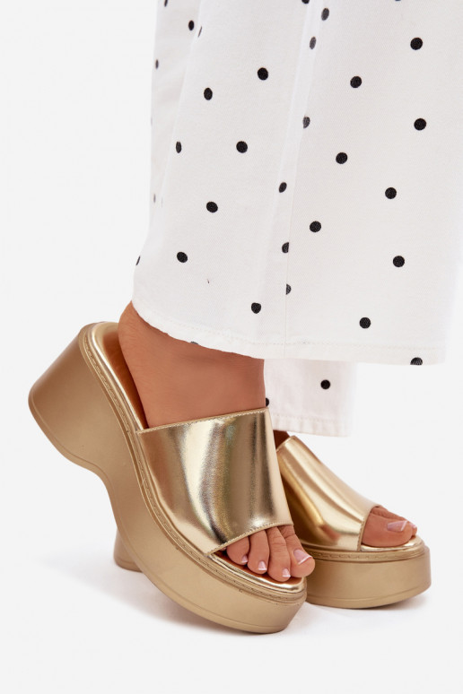 Moteriškos šlepetės su platforma aukso spalvos Virelia