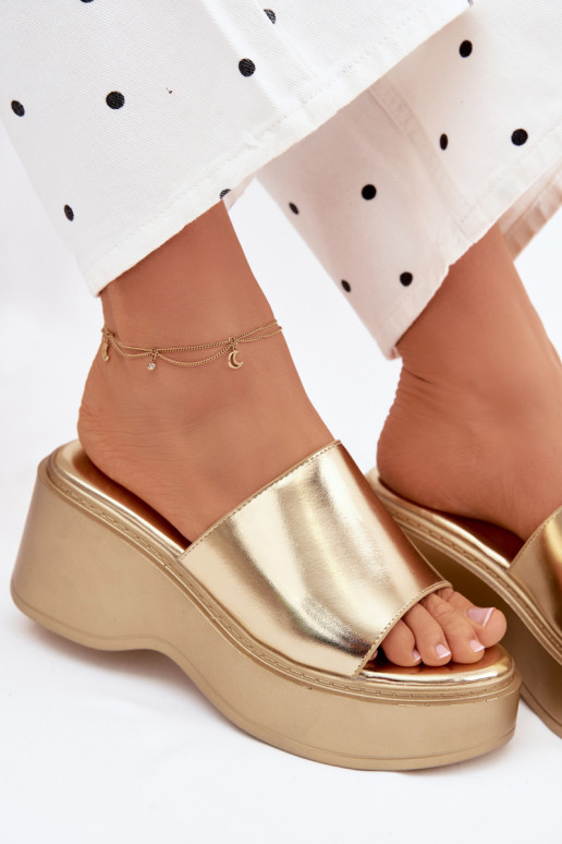 Moteriškos šlepetės su platforma aukso spalvos Virelia