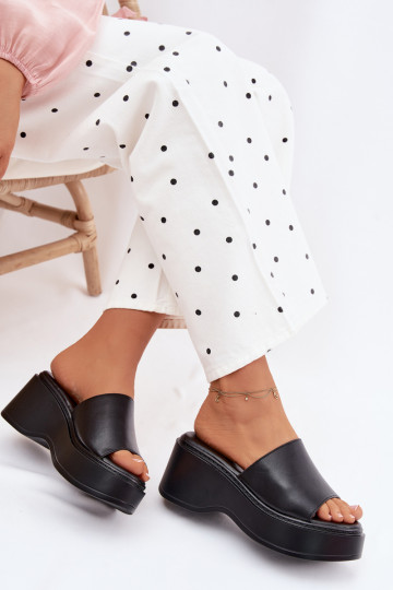 Moteriškos šlepetės su platforma juodos spalvos Virelia