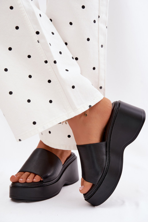 Moteriškos šlepetės su platforma juodos spalvos Virelia