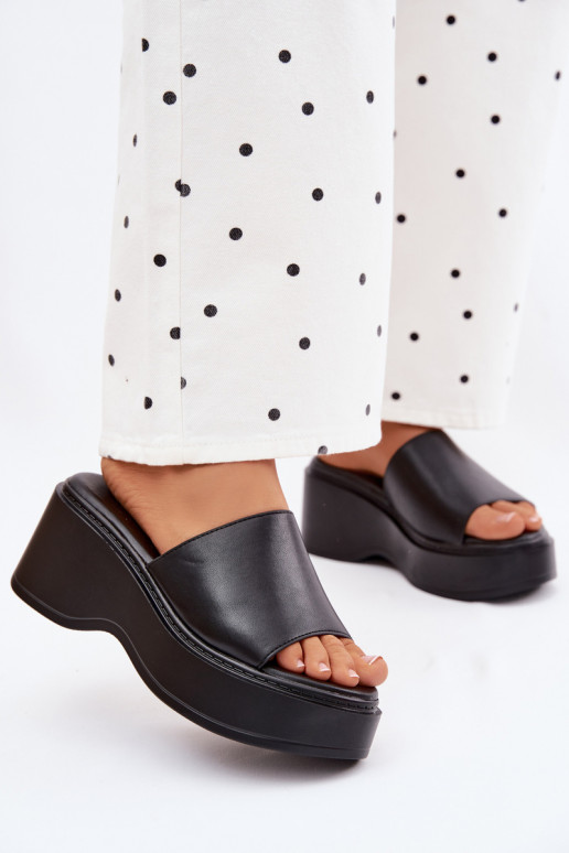 Moteriškos šlepetės su platforma juodos spalvos Virelia