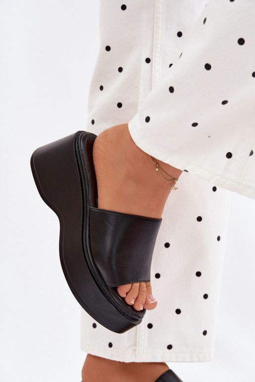 Moteriškos šlepetės su platforma juodos spalvos Virelia