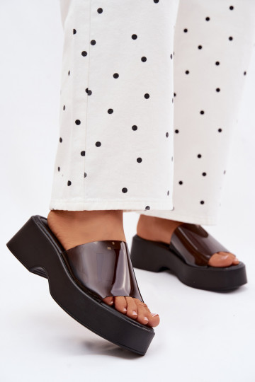 Moteriškos šlepetės su platformasuTransparentnym Juostelėsem juodos spalvos Selestia 2