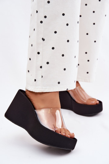 Moteriškos šlepetės su platformasuTransparentnym Juostelėsem juodos spalvos Zolretia