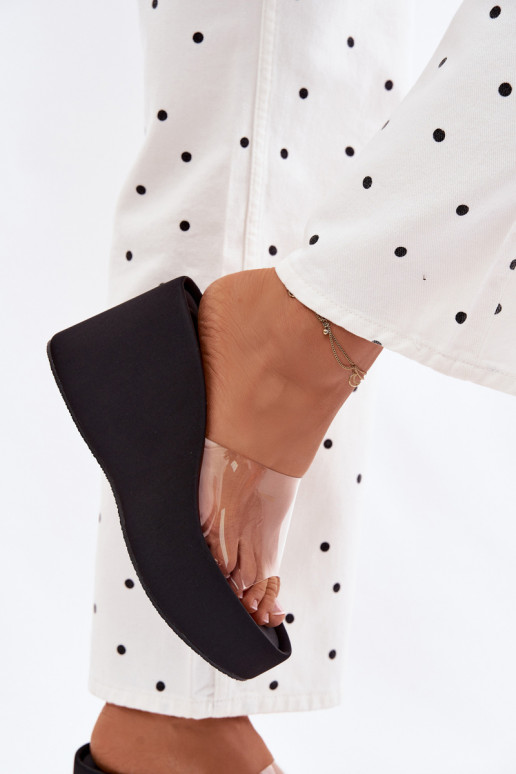 Moteriškos šlepetės su platformasuTransparentnym Juostelėsem juodos spalvos Zolretia