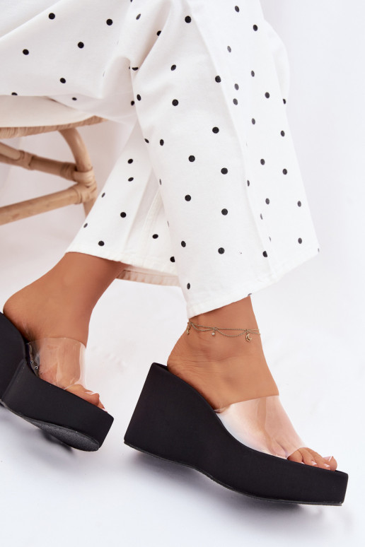 Moteriškos šlepetės su platformasuTransparentnym Juostelėsem juodos spalvos Zolretia