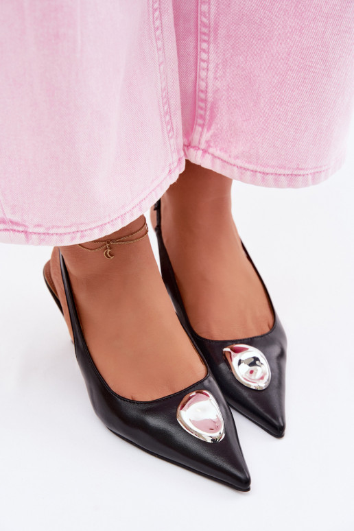 Moteriškos basutės su plonais kulniukais Su puošniais Detalem juodos spalvos Isadora