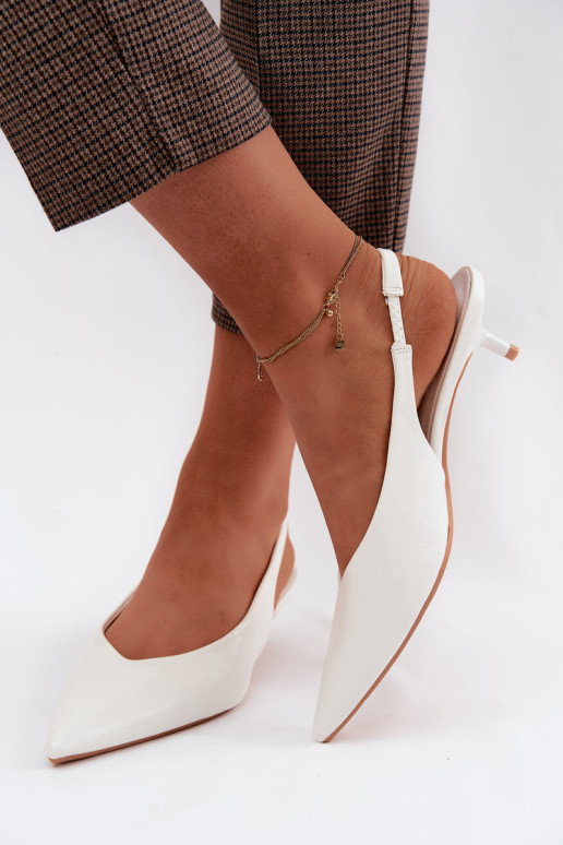 Lakuotos basutės moterimssuImitacji Skóry su kulniukais baltos spalvos Averelle