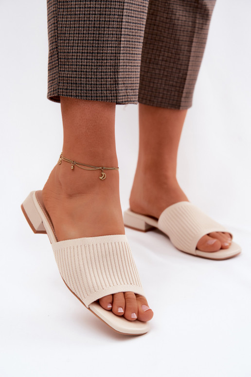  Moteriškos šlepetės su plačiais kulniukais dramblio kaulo spalvos Belissea