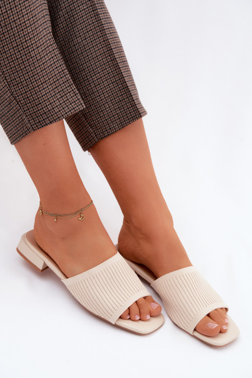  Moteriškos šlepetės su plačiais kulniukais dramblio kaulo spalvos Belissea