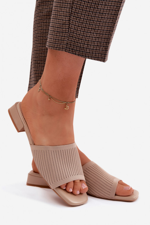  Moteriškos šlepetės su plačiais kulniukais smėlio spalvos Belissea