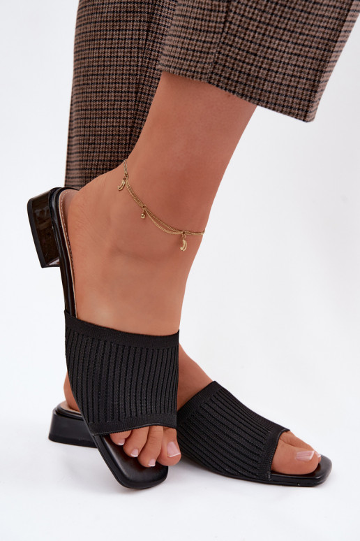  Moteriškos šlepetės su plačiais kulniukais juodos spalvos Belissea