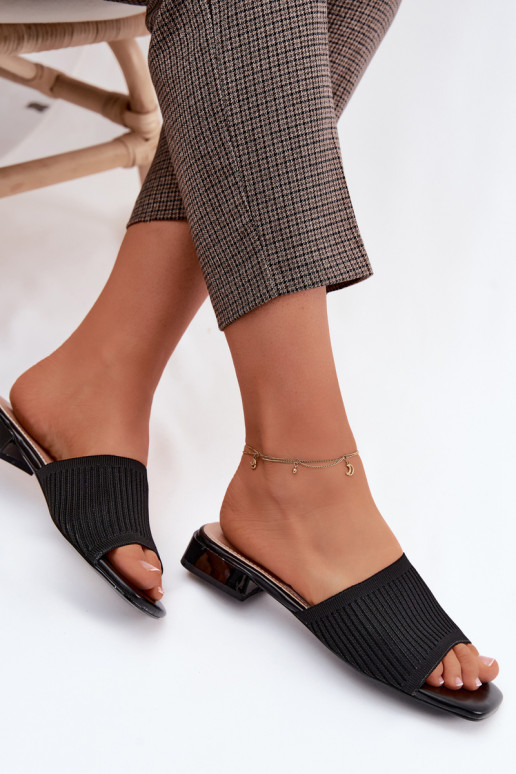  Moteriškos šlepetės su plačiais kulniukais juodos spalvos Belissea