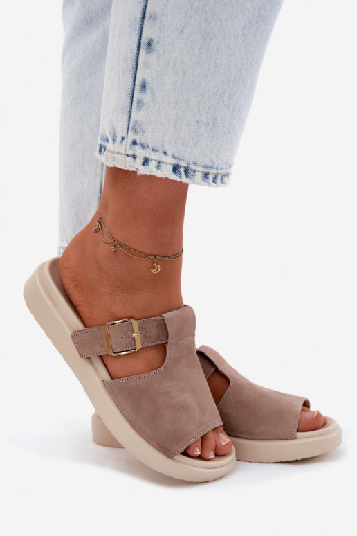 Moteriškos zomšinės šlepetės su platforma su aukso spalvos sagtimis smėlio spalvos Zemela