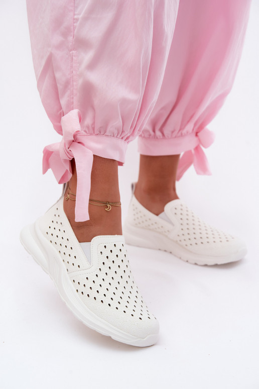 Įsispiriamo modelio su aužūro elementais batai MoteriškassuImitacji Skóry baltos spalvos Geressa