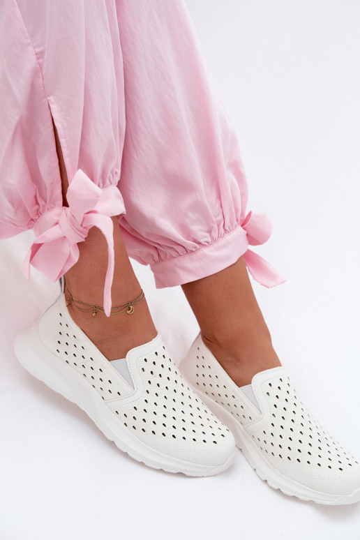 Įsispiriamo modelio su aužūro elementais batai MoteriškassuImitacji Skóry baltos spalvos Geressa