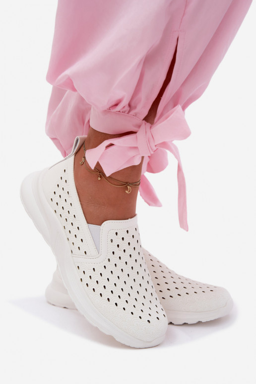 Įsispiriamo modelio su aužūro elementais batai MoteriškassuImitacji Skóry baltos spalvos Geressa