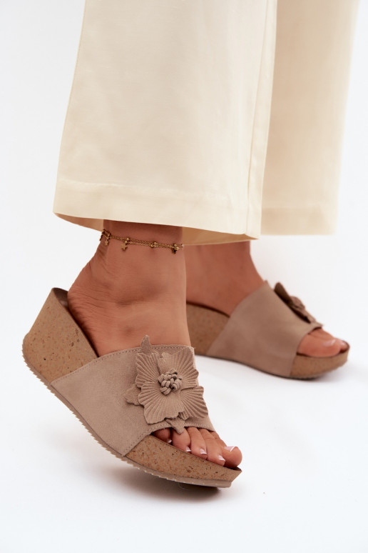 Oda Moteriškos zomšinės šlepetės su platforma Su puošniais su gėlytėmisem Zazoo 40312 kapučino spalvos