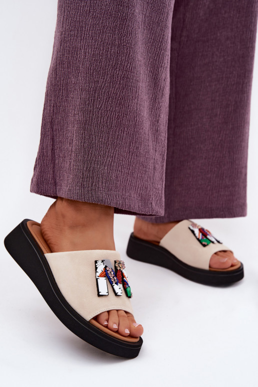 Oda Moteriškos zomšinės šlepetės su ornamentais su platforma Vinceza 66942 smėlio spalvos