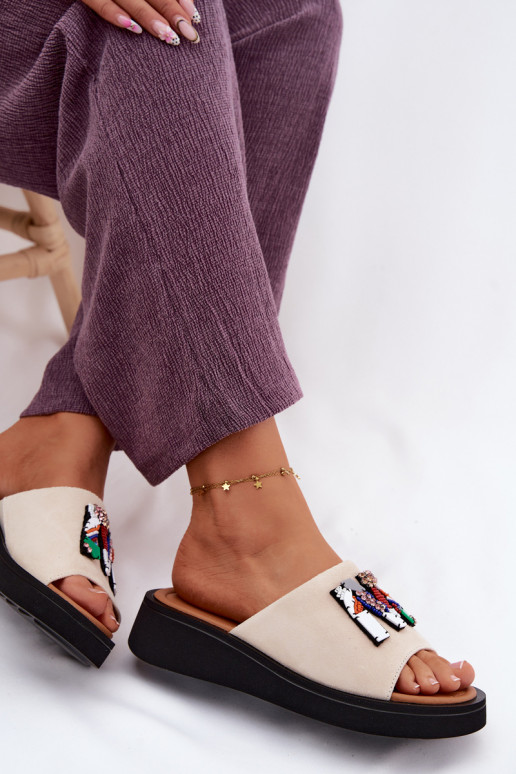 Oda Moteriškos zomšinės šlepetės su ornamentais su platforma Vinceza 66942 smėlio spalvos