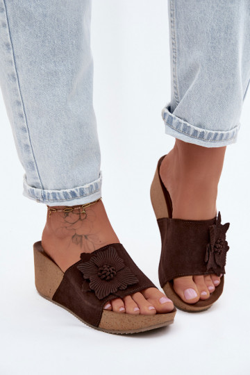 Oda Moteriškos zomšinės šlepetės su platforma Su puošniais su gėlytėmisem Zazoo 40312 CzekoladoĮe