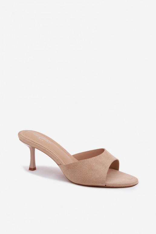 ŠlepetėssuImitacji iš zomšosu su plonais kulniukais smėlio spalvos Melissea