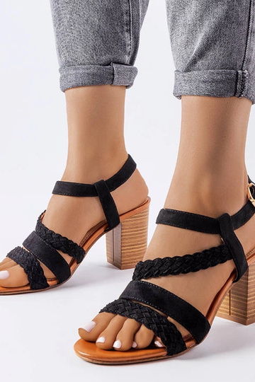 Juodos sandalai su pintais dirželiais Octave