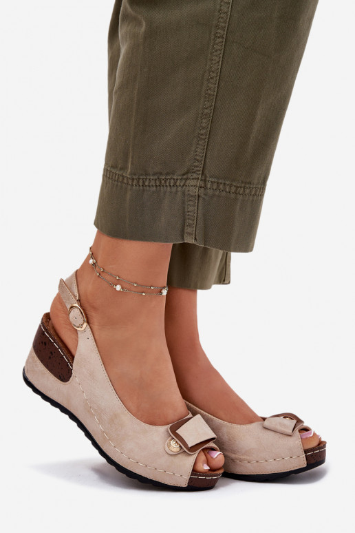 Smėlio ir aukso spalvos lengvos platforminės basutės Comfort Shoes Efravia
