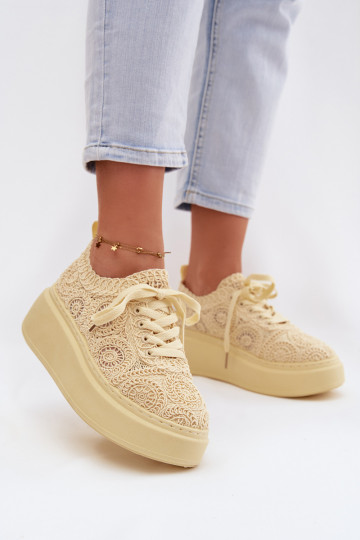 Geltonos spalvos laisvalaikio bateliai su platforma ir nėrinių motyvais Evalora 2