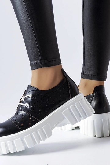 Juodi ažūriniai masyvūs pusbačiai Camus