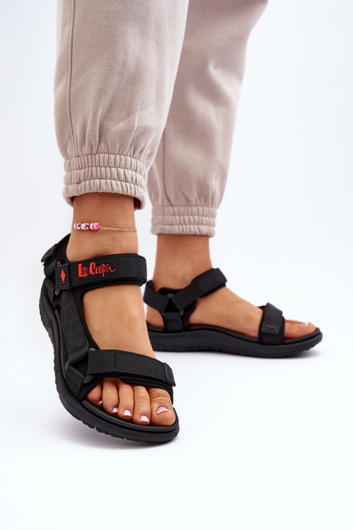 Moteriškos basutės su lipniais užsegimais juodos spalvos Lee Cooper LCIN-26-34-4423L