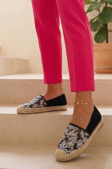 Juodos espadrilės ant platformos su dekoratyviniu ažūru Ailsa 2