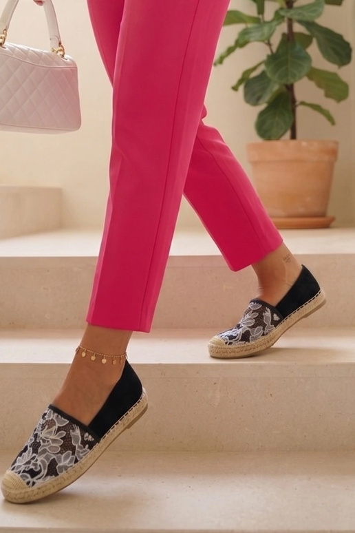 Juodos espadrilės ant platformos su dekoratyviniu ažūru Ailsa