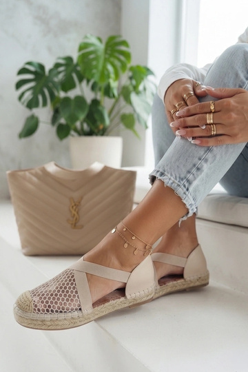 Smėlio spalvos espadrilės ant platformos